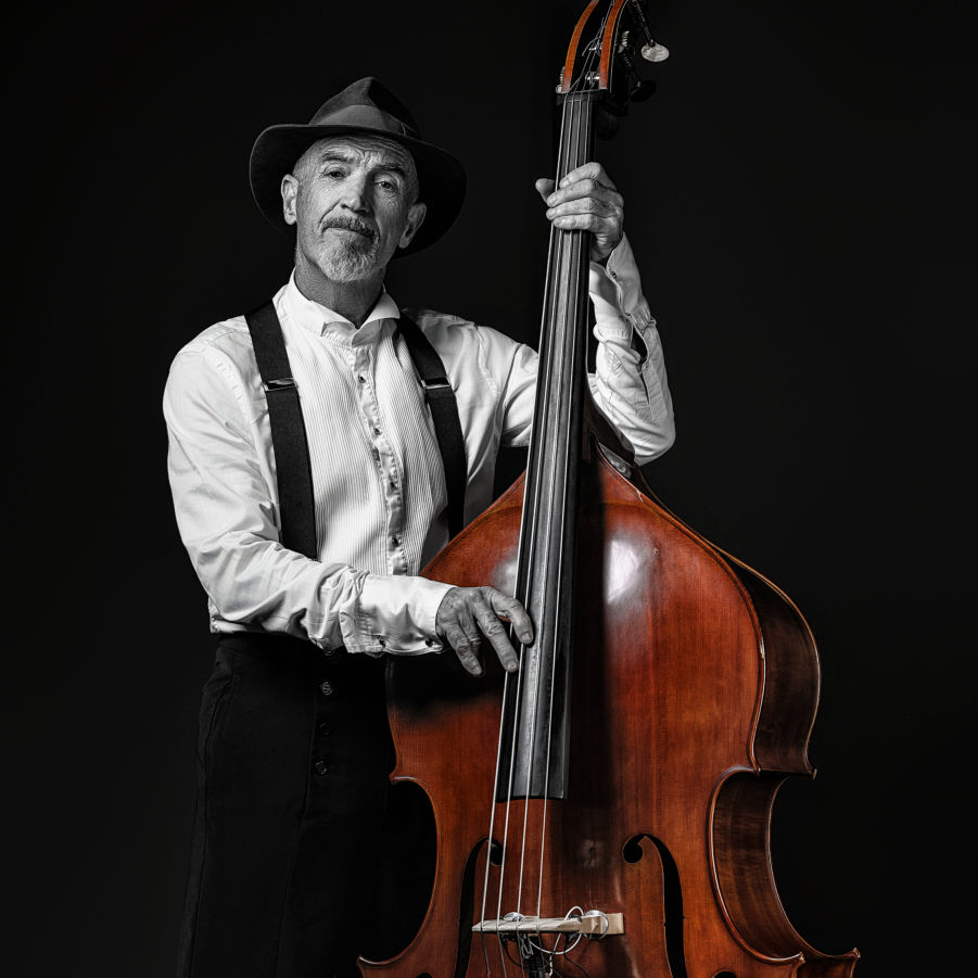François Gonthier, contrebassiste du Cabaret Pat'Jaune